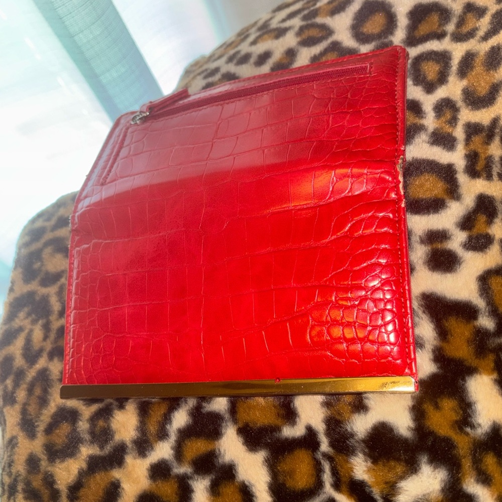 Safe Keeper Red Croc-Embossed Wallet - Picture 4 of 10